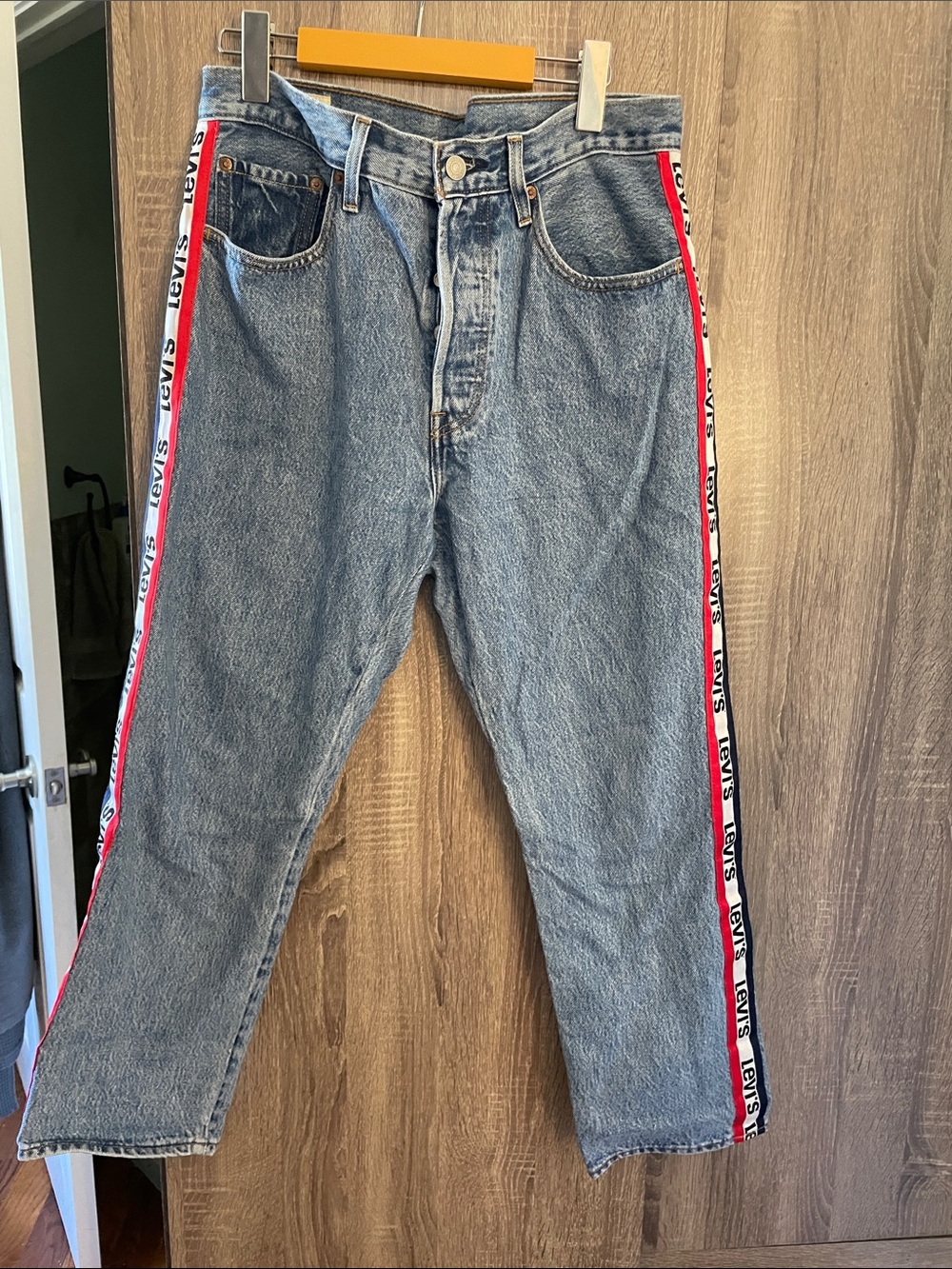 Levi’s 501 trendy streetwear vibes